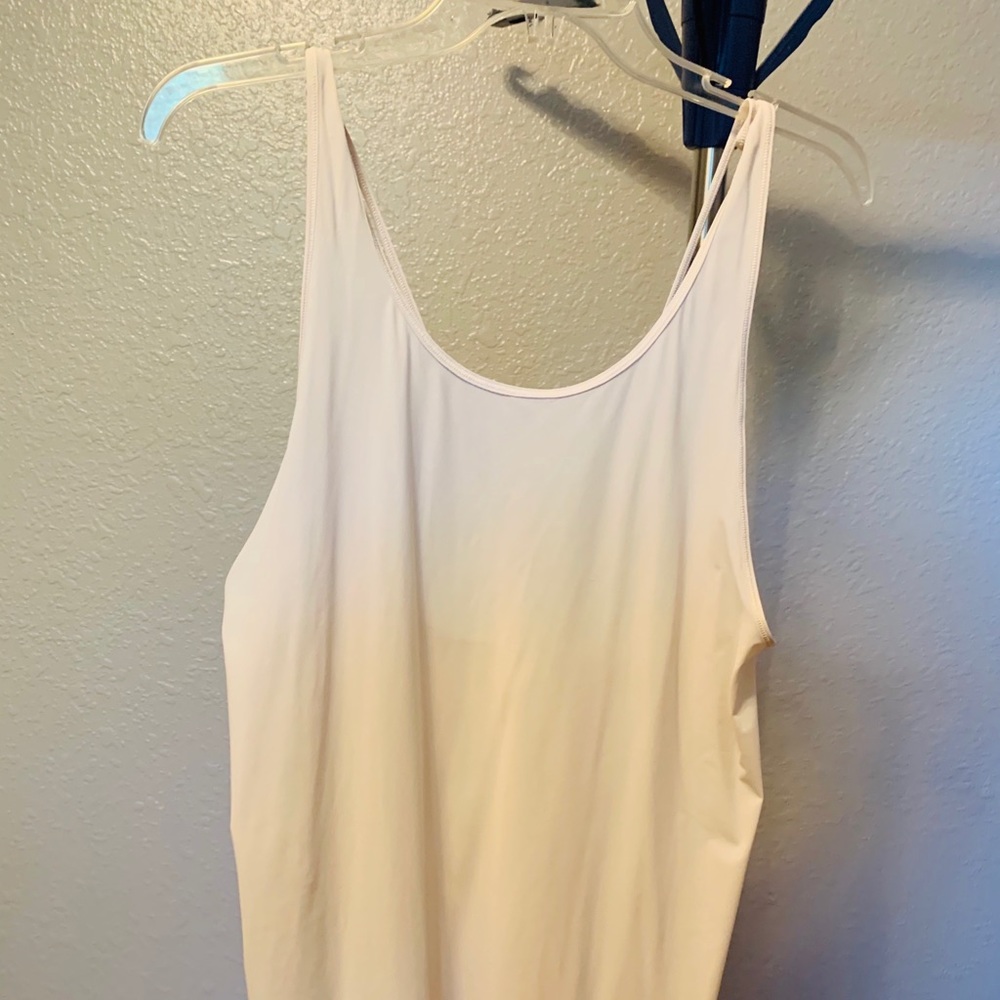 LuLulemon white workout top